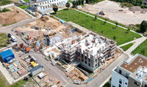 Luftbild einer ZENZ-Massivhaus Baustelle in Trier-Saarburg 